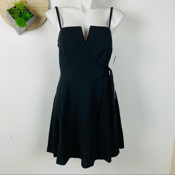 Bailey Blue *NWT* Faux wrap fit & Flare dress Size Large - Picture 1 of 4
